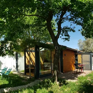 Villa Le Mazet Des Amants, En Bois Avec Jacuzzi Privatif, Avignon