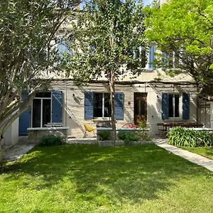 Villa Maison De Caractere Avec Jardin Arbore En, Avignon
